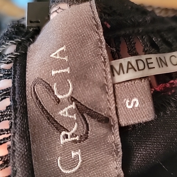 GRACIA Lace Blouse - Picture 6 of 6